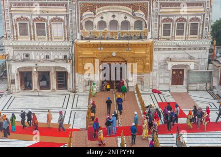 La porta di accesso al tempio d'oro, Amritsar Punjab, India Foto Stock