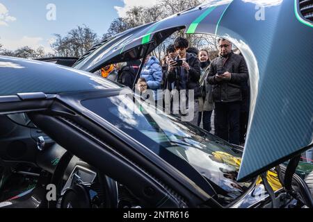 Durante il fine settimana si sono riuniti a Soprers House per ammirare alcune delle iperautomobili più costose e rare del mondo, Hertfordshire, Regno Unito Foto Stock