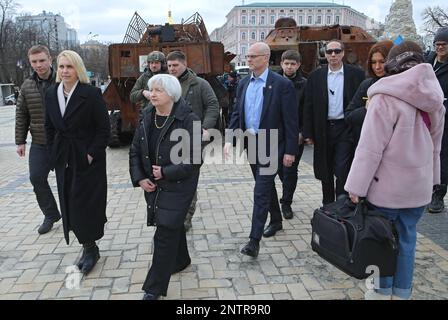 Non esclusiva: KIEV, UCRAINA - 27 FEBBRAIO 2023 - il Segretario del Tesoro degli Stati Uniti Janet Yellen e l'Ambasciatore straordinario e plenipotenziario degli Stati Uniti in Ucraina B. Foto Stock