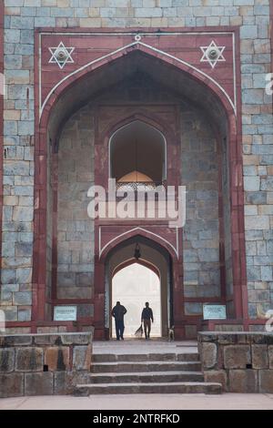 Gate di giardini, la tomba di Humayun, Delhi, India Foto Stock