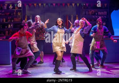 © Jeff Moore il Great British Bake Off Musical apre sul West End al Noël Coward Theatre per un periodo di dodici settimane dal 25 febbraio al 13 maggio 2023. IO Foto Stock