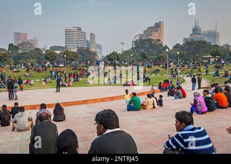 Persone rilassante, parco di Connaught Place, Delhi, India Foto Stock