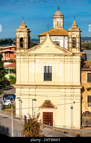 Facciata della Chiesa della Madonna del Carmine, Pianella, Italia Foto Stock