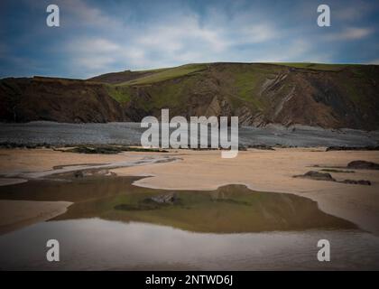 Sandymouth Beach sulla costa nord della Cornovaglia vicino a Bude, Inghilterra Foto Stock