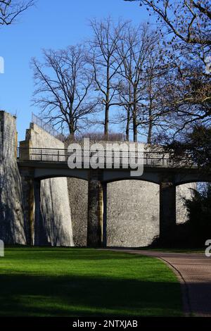 Spesse mura di un castello a Bielefeld Foto Stock