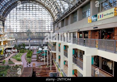 Sapporo Factory, è un centro commerciale stabilito nella sede storica dove la birra era inizialmente prodotta dalla giapponese, Sapporo, Hokkaido, Giappone Foto Stock