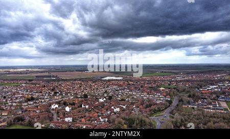 Nuvole scure si aggrappano su Peterborough, Cambridgeshire. Foto Stock