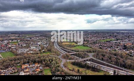 Nuvole scure si aggrappano su Peterborough, Cambridgeshire. Foto Stock