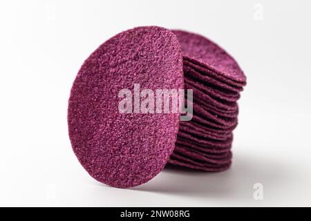 spuntino di patate dolci viola. cibo al gusto di patate dolci. snack dolce e sottile Foto Stock