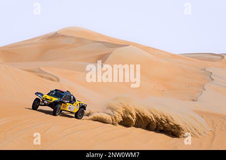 Liwa Desert, Abu Dhabi - 28 febbraio 2023, 206:00 WEI HAN (chn), li ma (chn), Hanwei Motorsport Team, Lichi HW2021, FIA W2RC, Azione durante la fase 2 dell'Abu Dhabi Desert Challenge 2023, 2nd° round della stagione 2023 W2RC, il 28 febbraio 2023 intorno a Qasr al Sarab nel deserto di Liwa, Abu Dhabi - Foto Bastien Roux / DPPI Foto Stock