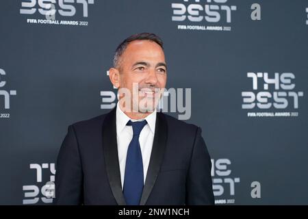 Parigi, Francia. 27th Feb, 2023. Parigi, Francia, 27th 2023 febbraio: Youri Djorkaeff (ex calciatore francese) sul tappeto verde all'arrivo in occasione dei migliori FIFA Football Awards 2022 alla Salle Pleyel di Parigi, Francia. (Daniela Porcelli/SPP) Credit: SPP Sport Press Photo. /Alamy Live News Foto Stock