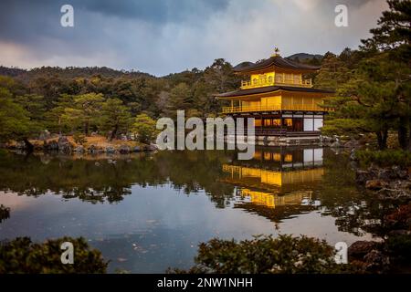 Kinkakuji temple,padiglione dorato,UNESCO - Sito Patrimonio dell'umanità,Kyoto, Giappone Foto Stock