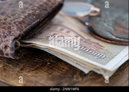 Miliardi per il pane. L'iperinflazione serba dal marzo 1992 al gennaio 1994 ha raggiunto un picco ad un tasso di inflazione mensile di 313 milioni di per cento. Foto Stock