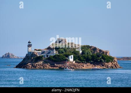 L'isola di Louët si trova al largo del comune francese di Carantec nella baia di Morlaix, Finistère. Foto Stock