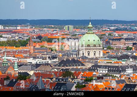 La chiesa di Frederik (in danese Frederik Kirke), conosciuta comunemente come la chiesa di marmo (Marmorkirken) per la sua architettura rococò, è un evangelico Lutero Foto Stock