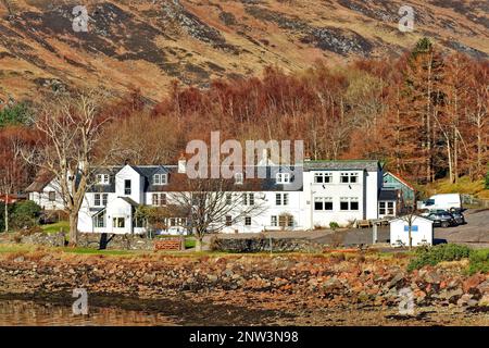 Kintail Lodge Hotel Shiel Bridge Loch Duich Scotland l'edificio bianco accanto al Loch Foto Stock