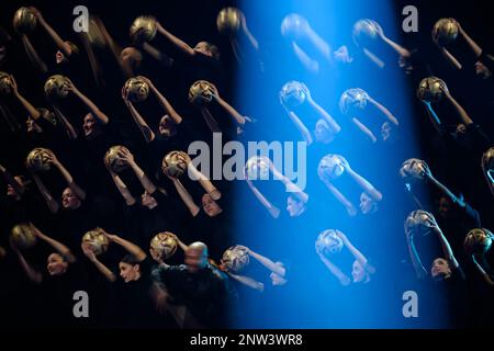 Julien Mattia / le Pictorium - miglior FIFA AWARDS 2023 cerimonia alla Salle Pleyel di Parigi - 28/2/2023 - Francia / Ile-de-France (regione) / Parigi - coreografia alla cerimonia dei migliori FIFA Awards alla Salle Pleyel di Parigi, 27 febbraio 2023 Foto Stock