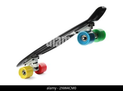 Skateboard nero con ruote colorate isolate su bianco. Attrezzatura sportiva Foto Stock