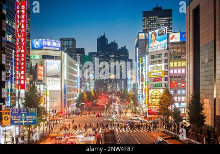 Koshukaido Avenue,in background Park Tower, Shinjuku, Tokyo Foto Stock