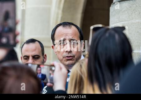 Nicosia, Cipro. 28th Feb, 2023. Nicos Christodoulides parla ai media, Nicosia, Cipro, il 28 febbraio 2023. L'ex Presidente della Repubblica di Cipro, Nicos Anastasiades dà il suo posto al nuovo Presidente, Nicos Christodoulides oggi al Palazzo Presidenziale. (Foto di Kostas Pikoulas/Sipa USA) Credit: Sipa USA/Alamy Live News Foto Stock