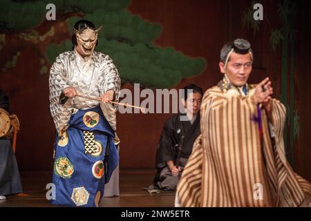 Prestazioni di noh, in Nazionale Noh Theatre,4-18-1, Sendagaya, Shibuya-ku, Tokyo Foto Stock