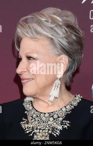 Bette Midler agli arrivi per 25th Costume Designers Guild Awards CDGA, Fairmont Century Plaza Hotel, Los Angeles, CA 27 febbraio 2023. Foto di: Collezione Priscilla Grant/Everett Foto Stock