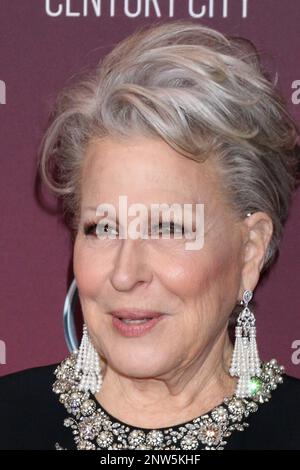 Bette Midler agli arrivi per 25th Costume Designers Guild Awards CDGA, Fairmont Century Plaza Hotel, Los Angeles, CA 27 febbraio 2023. Foto di: Collezione Priscilla Grant/Everett Foto Stock