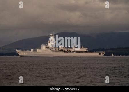 Una fregata polivalente di classe Karel Doorman della Royal Netherlands Navy. HNLMS Van Amstel sul Clyde per l'esercizio del guerriero congiunto 21-2. Foto Stock