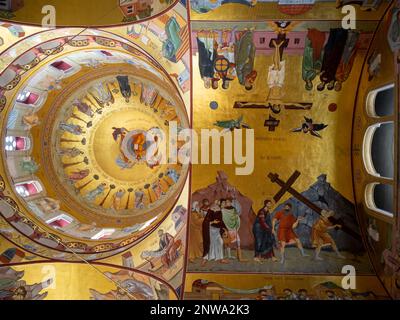 Affreschi a cupola e soffitto della Cattedrale della Risurrezione di Cristo, Podgorica Foto Stock