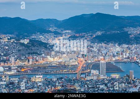 Skyline, antenna generale vista panoramica, di Nagasaki, Giappone. Foto Stock