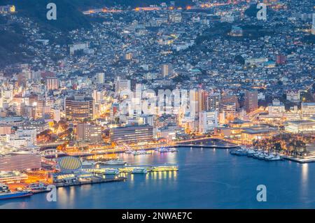 Vista aerea. Porto di Nagasaki, Giappone. Foto Stock