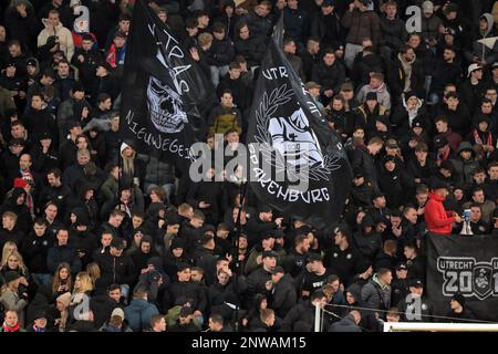 Utrecht, Paesi Bassi, 28 febbraio 2023, UTRECHT - sostenitori di SV Spakenburg durante i quarti di finale della partita di Toto KNVB Cup tra FC Utrecht e sv Spakenburg (am) allo stadio Galgenwaard il 28 febbraio 2023 a Utrecht, Paesi Bassi. ANP GERRIT VAN COLOGNE Foto Stock