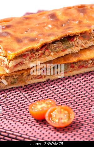 Empanada Gallega: Torta tradizionale farciti con tonno o carne tipica della Galizia, Spagna Foto Stock