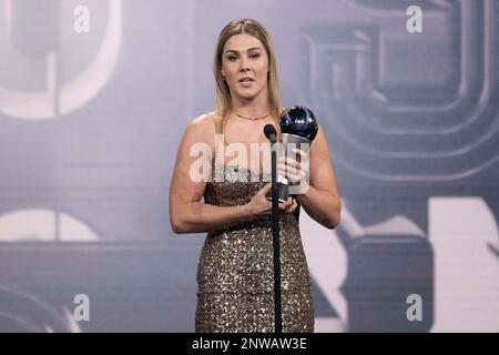 Mary Earps of Manchester United and England riceve il FIFA Best Womens Goalkeeper Trophy durante la cerimonia del Best FIFA Football Awards, il 27 febbraio 2023 a Parigi, Francia Foto di David Niviere/ABACAPRESS.COM Foto Stock