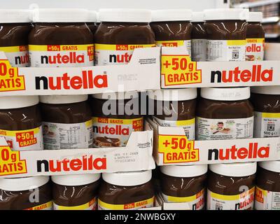 Cioccolato alla nocciola Nutella spalmato Foto stock - Alamy