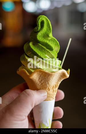 Cono per tè verde o gelato matcha, Kamakura, Giappone. Foto Stock