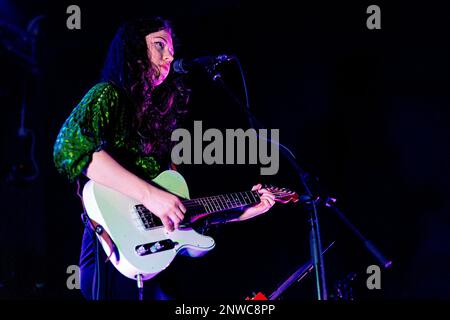 Italia 25 Febbraio 2023 Alaska Reid - apertura per Maya Hawke - live a Santeria Toscana Milano © Andrea Ripamonti / Alamy Foto Stock