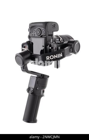 Varna, Bulgaria - 17 febbraio, 2023: DJI Ronin 3 mini è tre assi motorizzato stabilizzatore gimbal per DSLR o Mirrorless fotocamere prodotte da DJI com Foto Stock