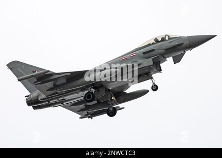 Un Eurofighter Typhoon FGR.4, della Royal Air Force, numero di serie ZJ915, 0f 1435 Flight Falkland Islands. Foto Stock