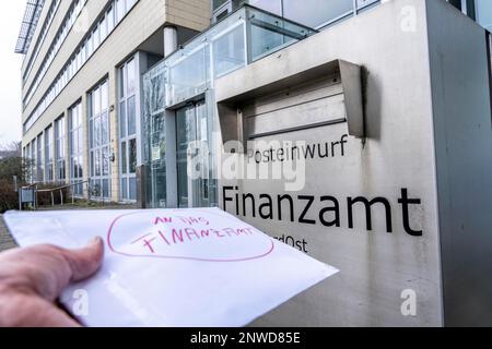 Ufficio fiscale, immagine simbolica, Essen-Nordost und Süd, edificio, cassetta delle lettere dell'autorità fiscale, Essen, NRW, Germania Foto Stock