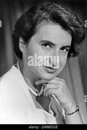 Rosalind Elsie Franklin (1920 – 1958) chimico britannico e cristallografo a raggi X il cui lavoro era centrale per la comprensione delle strutture molecolari del DNA (acido desossiribonucleico) Foto Stock