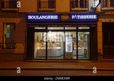 Parigi, Francia - 27 febbraio 2023 : Au Pain de Verdun è un panificio francese tradizionale e panificio situato nel centro di Suresnes in via Verdun. Foto Stock