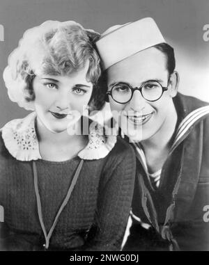Film Still of Harold Lloyd e la sua futura moglie Mildred Davis in A Sailor-Made Man (1921) Foto Stock