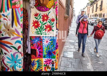 San Miguel de Allende Guanajuato Messico, Historico Centro storico zona Centro, Arte Mexicano, regali, Otomi ricamo tessuti Tenangos, uomo Foto Stock