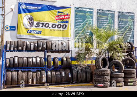 San Miguel de Allende Guanajuato Messico, nuovi pneumatici Michelin, esterni, edifici, ingresso anteriore, negozi business negozi shop sh Foto Stock