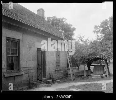 Terrell Stone House, Sparta, Hancock County, Georgia. Carnegie Survey of the Architecture of the South. Stati Uniti, Georgia, Hancock County, Sparta, colonne, Portici, porte e porte. Foto Stock