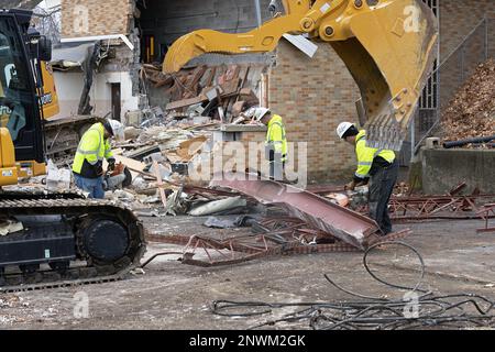 Demolizione della Chiesa luterana evangelica della Trinità a Burlington, Iowa, USA, il 27th febbraio 2023. La chiesa fu irreparabilmente danneggiata da un naturale Foto Stock