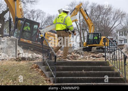 Demolizione della Chiesa luterana evangelica della Trinità a Burlington, Iowa, USA, il 27th febbraio 2023. La chiesa fu irreparabilmente danneggiata da un naturale Foto Stock