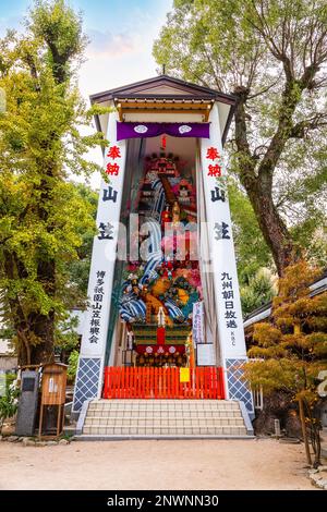 Fukuoka, Giappone - Novembre 20 2022: Kazari Yamakasa o grande festival stazionario galleggia al santuario di Kushida, usato durante il festival di Hakata Gion Yamakasa, A. Foto Stock