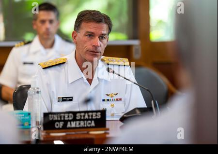 SUVA, Figi (1 febbraio 2023) ADM. John C. Aquilino, Comandante degli Stati Uniti Il comando Indo-Pacific, parla ai membri del Segretariato del Forum delle Isole del Pacifico nelle Figi. USINDOPACOM si impegna a rafforzare la stabilità nella regione Asia-Pacifico promuovendo la cooperazione in materia di sicurezza, incoraggiando lo sviluppo pacifico, rispondendo alle situazioni di emergenza, dissuadendo le aggressioni e, se necessario, lotta per vincere. Foto Stock